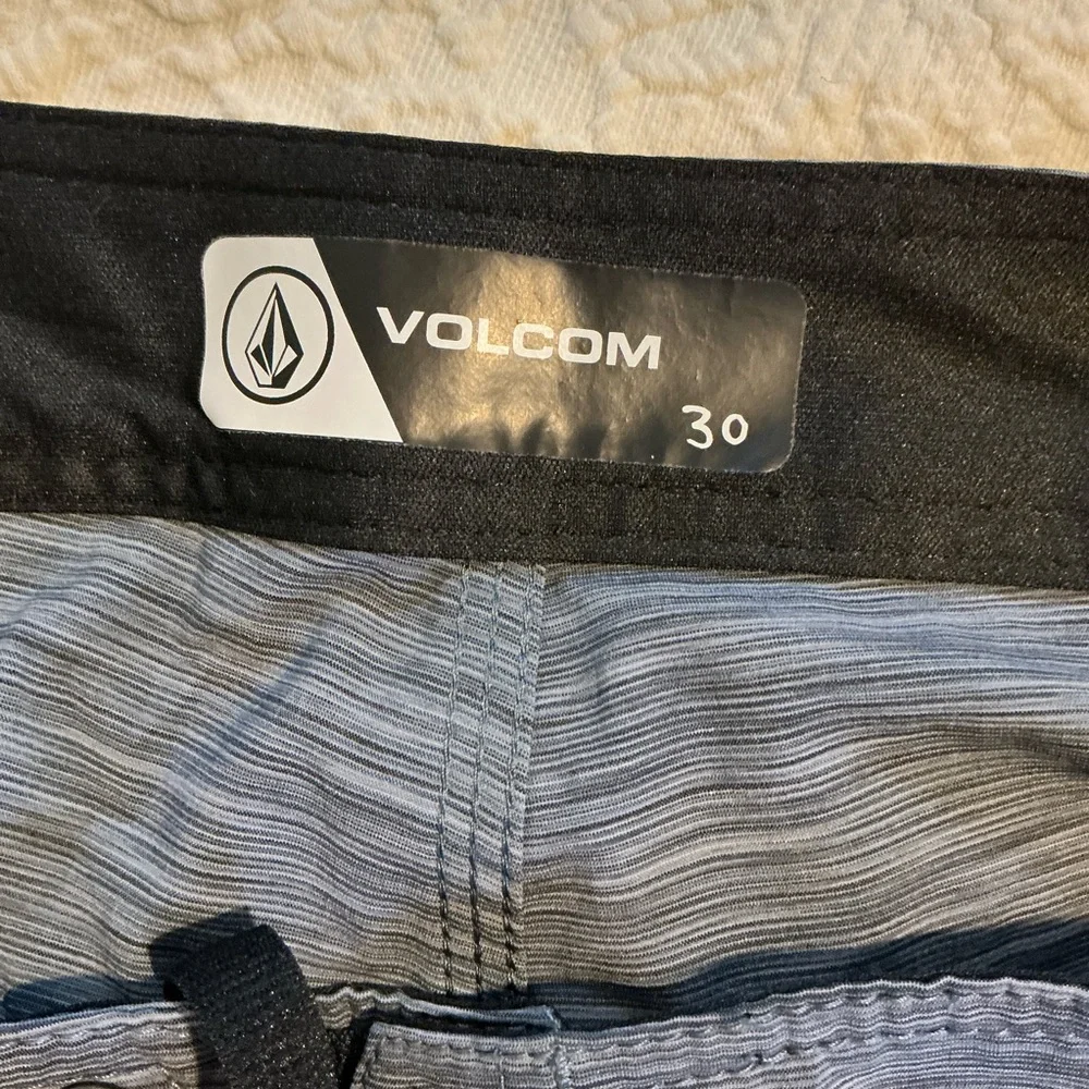 🩷 Volcom Gray Board Shorts - Size 30